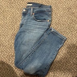 Levi’s boyfriend jeans waist size 30. Good condition only worn a few times.